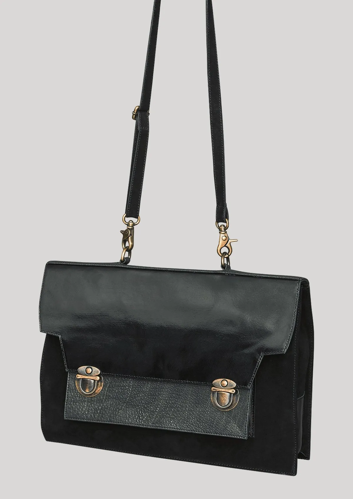 LEATHER BRIEFCASE - black