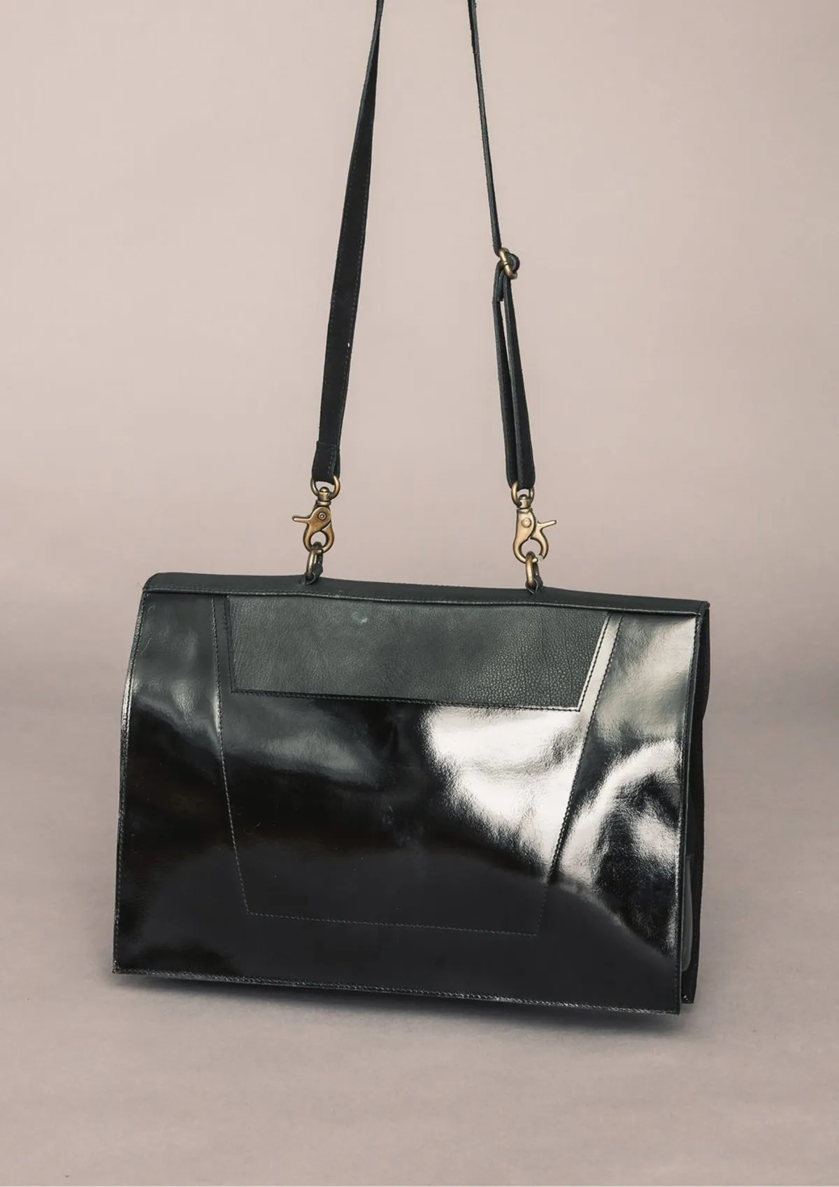 LEATHER BRIEFCASE - black